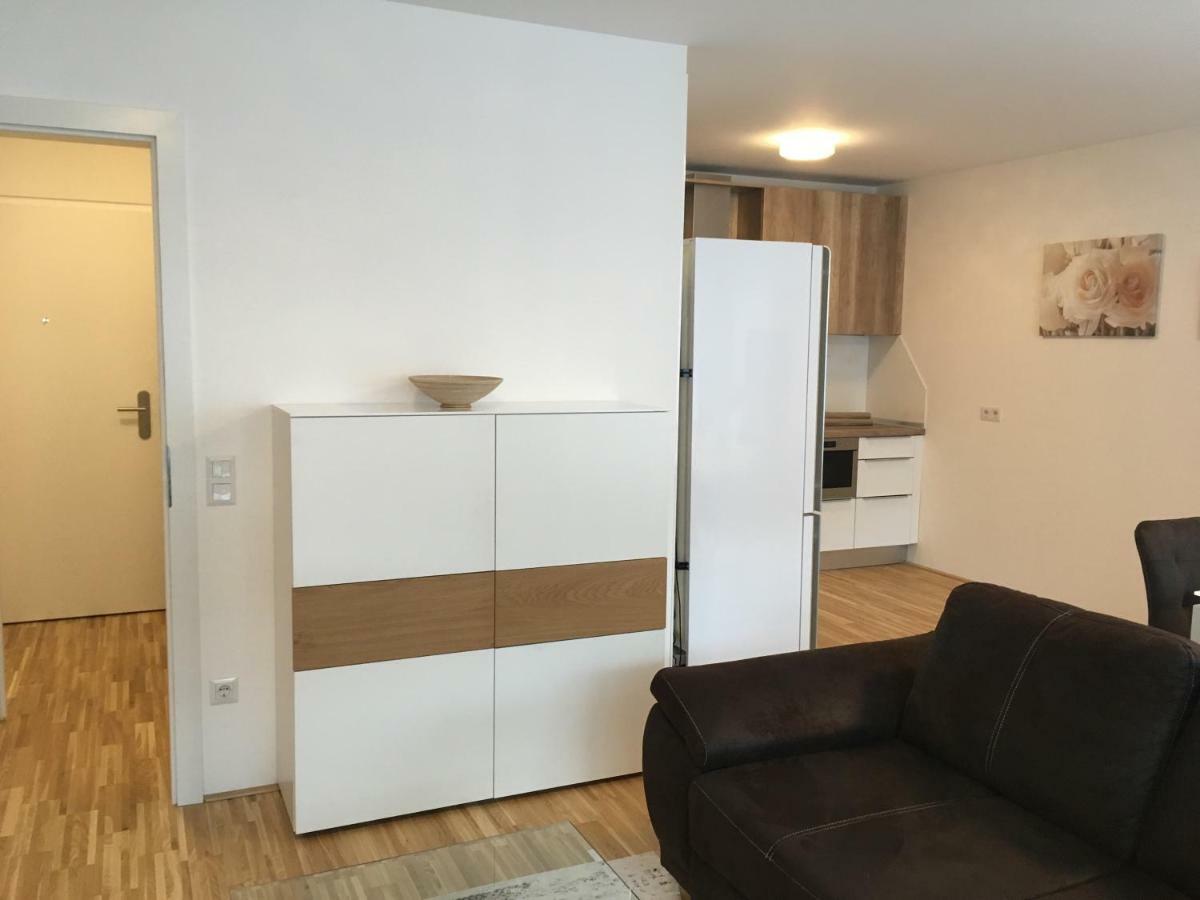 White Vintage Park View Apartment Vienna Luaran gambar